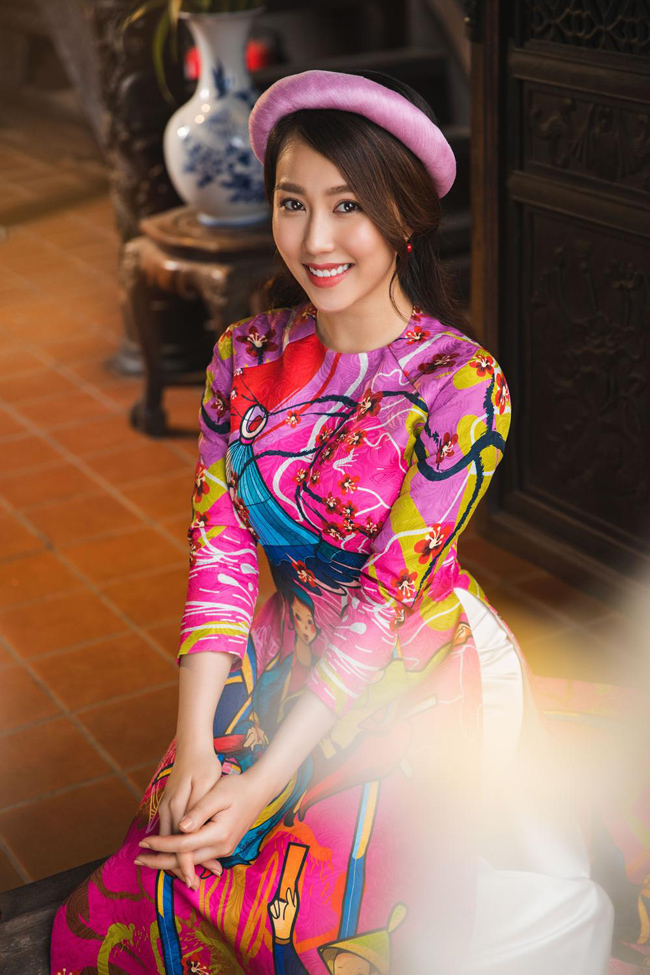 Người yêu Sơn Tùng khoe vẻ đẹp ngọc nữ trong tà áo dài đón Tết